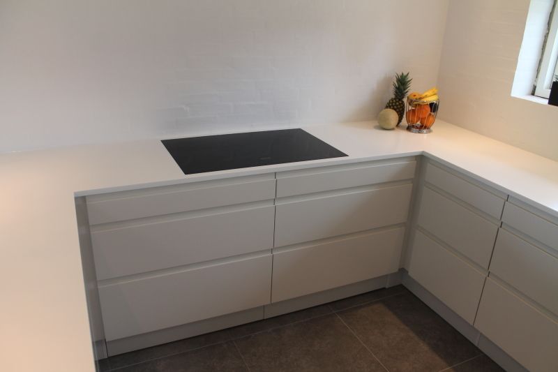 Corian 30mm U-køkken uden synlige samlinger