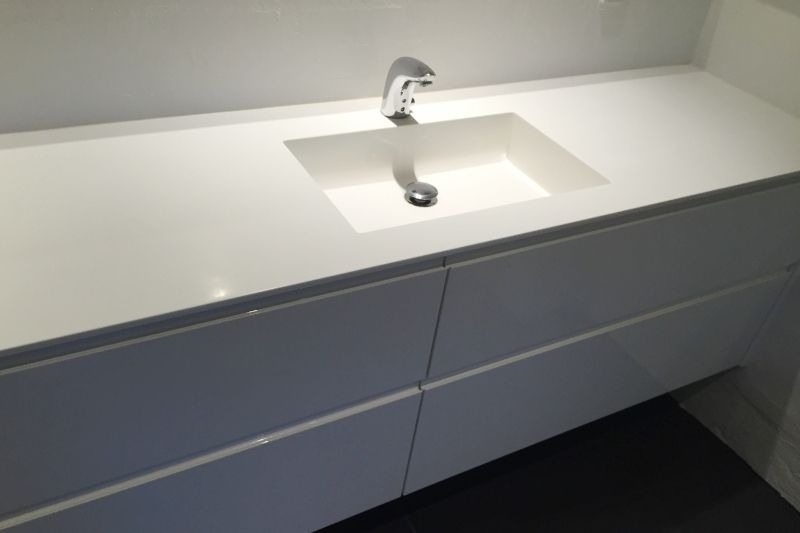 Corian bordplade til badeværelset med integreret vask